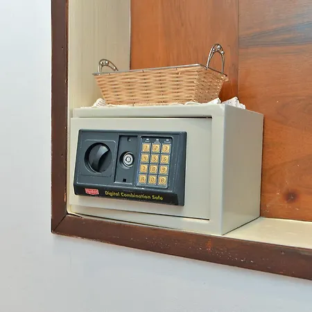 Ana 1684 아파트 풀라