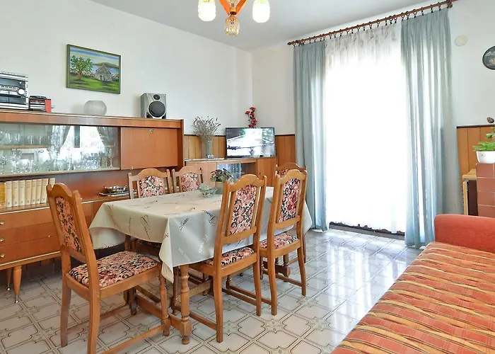 Ana 1684 Apartman Póla