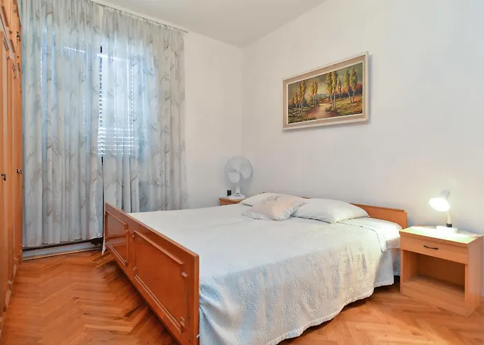 Ana 1684 Apartman Póla